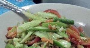 Yam Taeng (Spicy Cucumber Salad)