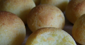 Brazilian Cheese Rolls (Pao de Queijo)