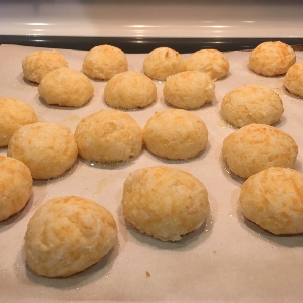 Brazilian Cheese Rolls (Pao de Queijo)