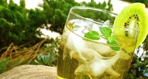 White Sangria with Kiwi