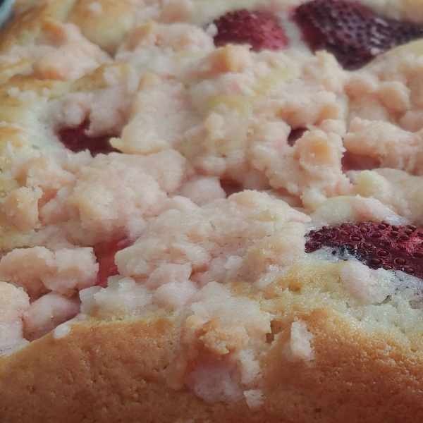 Fresh Strawberry Coffee Cake