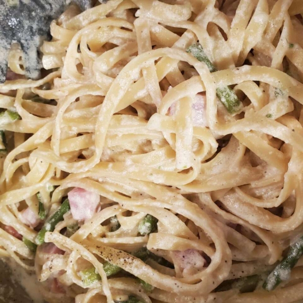 Creamy Ham and Asparagus Fettuccine