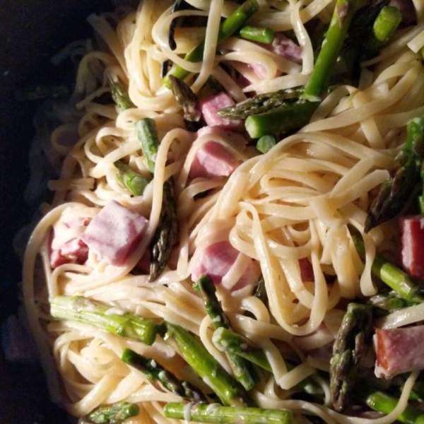 Creamy Ham and Asparagus Fettuccine