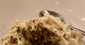 Cacio e Pepe (Cheese and Pepper Pasta)