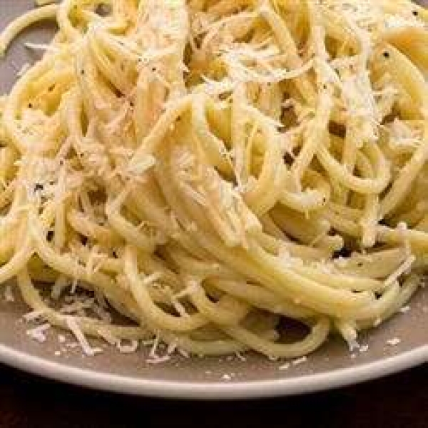 Cacio e Pepe (Cheese and Pepper Pasta)