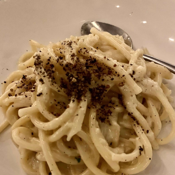 Cacio e Pepe (Cheese and Pepper Pasta)