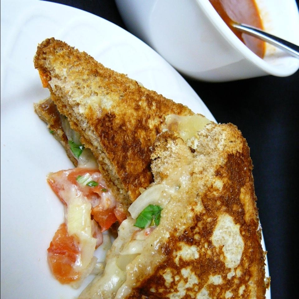 Pico De Gallo Grilled Cheese Sandwich