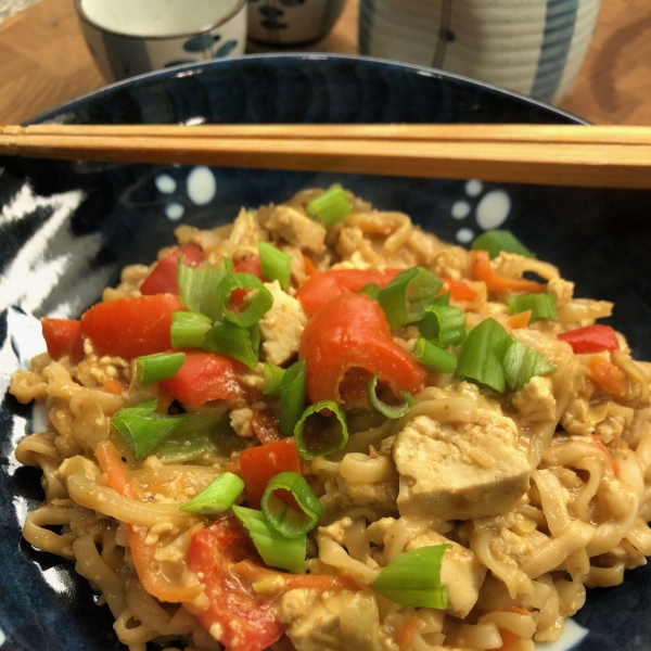 Vegetarian Udon Noodles with Peanut Sauce