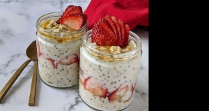 Overnight Oats with Strawberries and Greek Yogurt