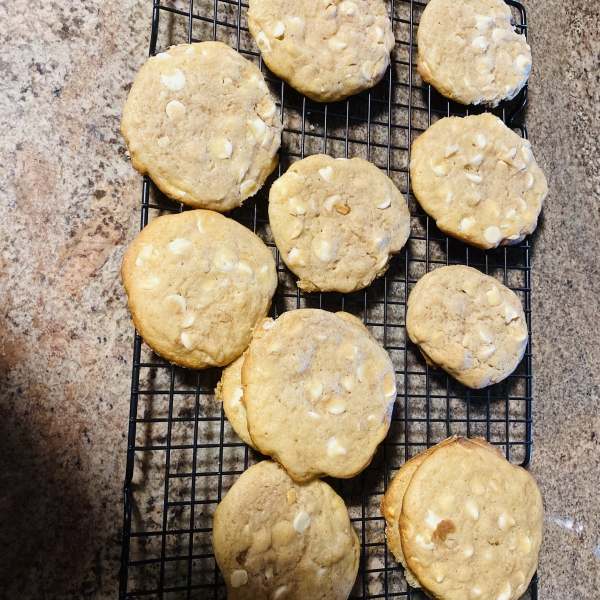 Cinnamon White Chocolate Cookies