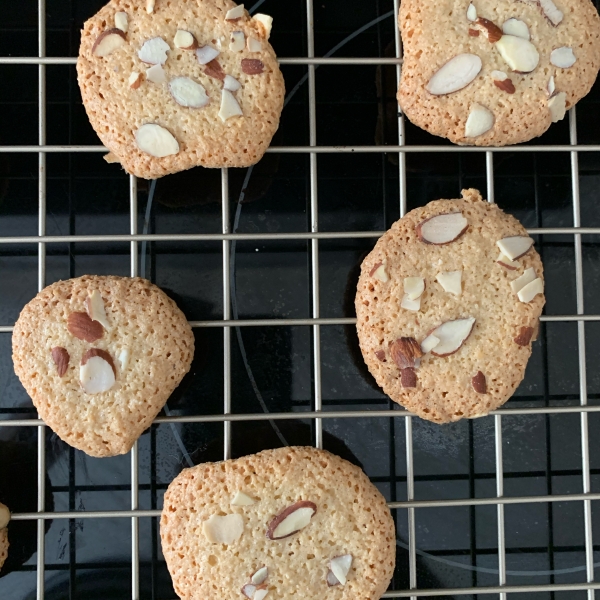 Easy Almond Thin Cookies