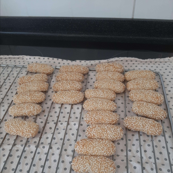 Aunt Anne's Sesame Cookies
