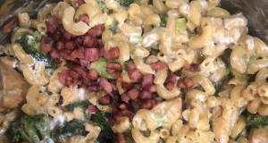 One-Pot Cheesy Bacon Ranch Pasta with Chicken and Broccoli