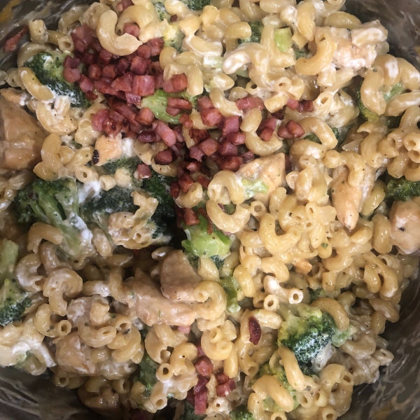 One-Pot Cheesy Bacon Ranch Pasta with Chicken and Broccoli