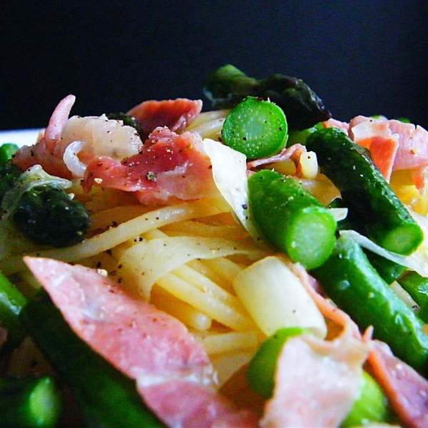 Prosciutto and Asparagus Pasta
