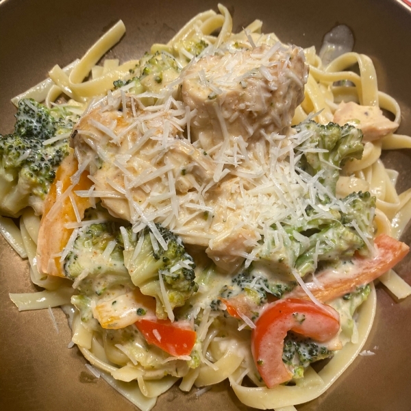 Chicken & Broccoli Alfredo with Fettuccine