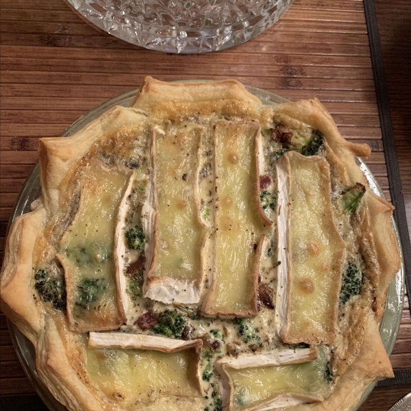 Simple Broccoli and Brie Cheese Quiche