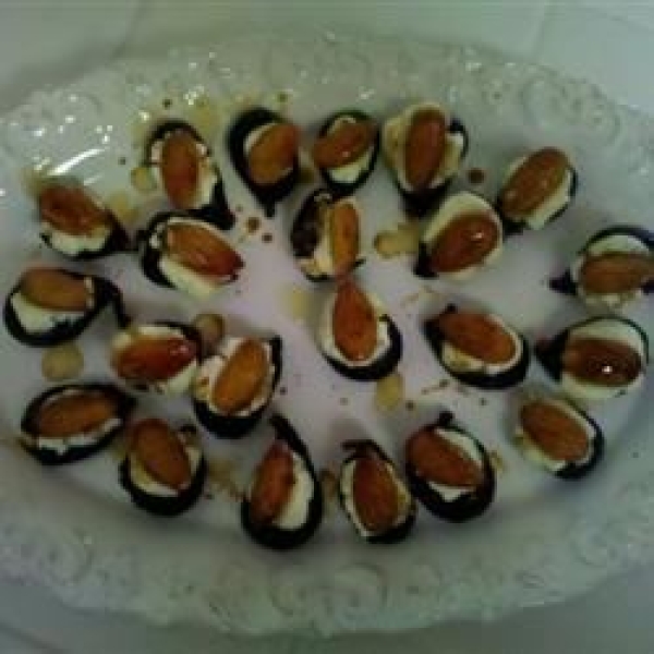 Elegant Fig Appetizers with Goat Cheese and Almonds