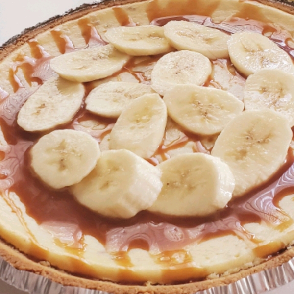 Banana Cheesecake with Caramel Sauce