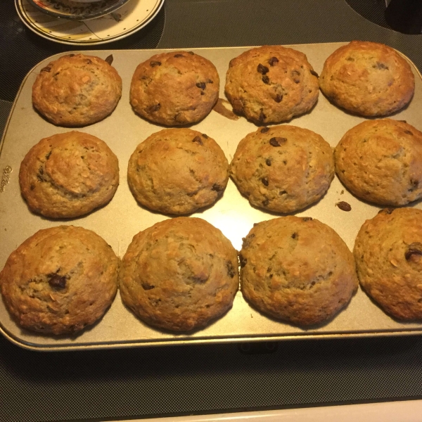 Healthy Banana Chocolate Chip Oat Muffins