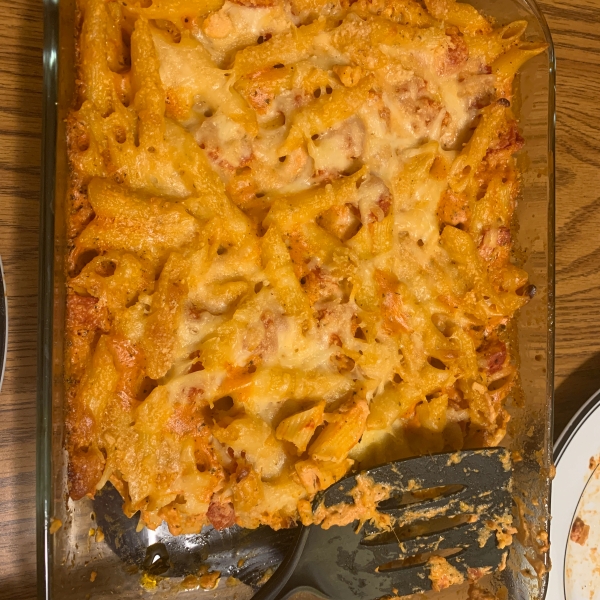 Easy Vegetarian Pasta Bake with Tomatoes and Cream Sauce