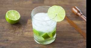 Caipirinha de Limo Tradicional (Classic Brazilian Cocktail)