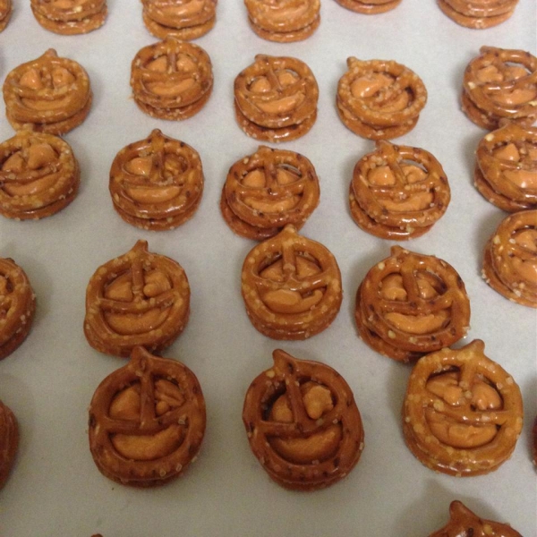 Hershey's® Pumpkin Spice Kiss Pretzels