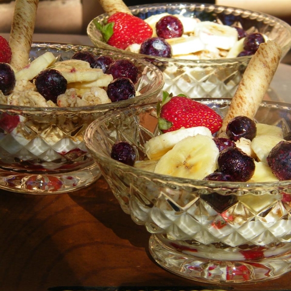 Easy Crunchy Berry Parfaits