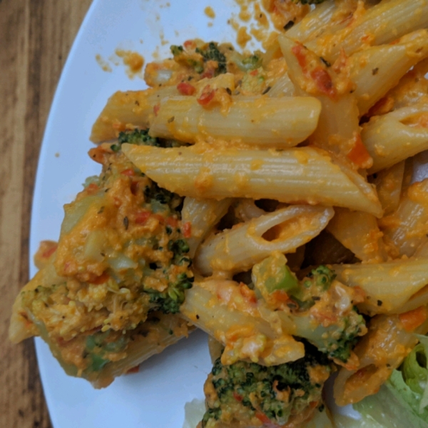 Penne with Red Pepper Sauce and Broccoli