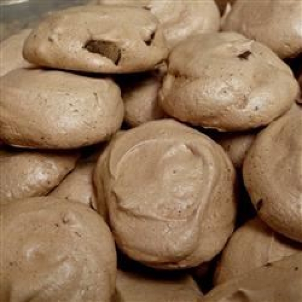 Chocolate Chip Meringue Drops