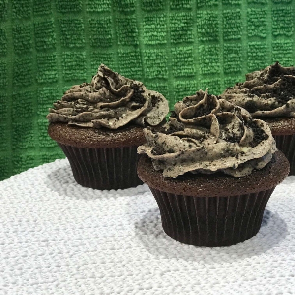 Chocolate Cupcakes with Cream Cheese-Oreo-Buttercream Frosting