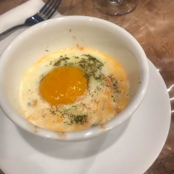 Oeufs Cocottes au Saumon (Baked Eggs with Smoked Salmon)