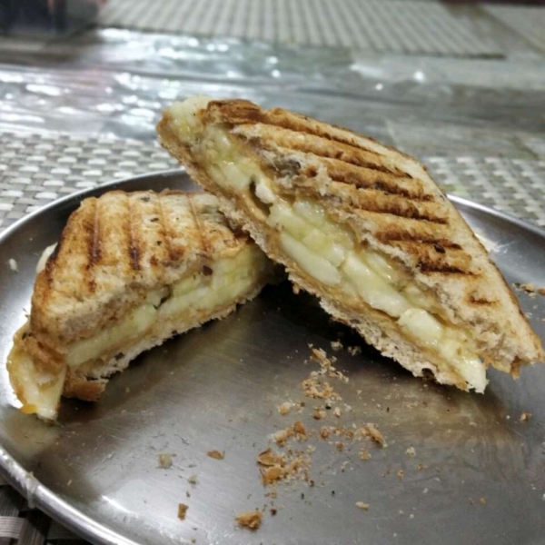 Grilled Peanut Butter and Banana Sandwich