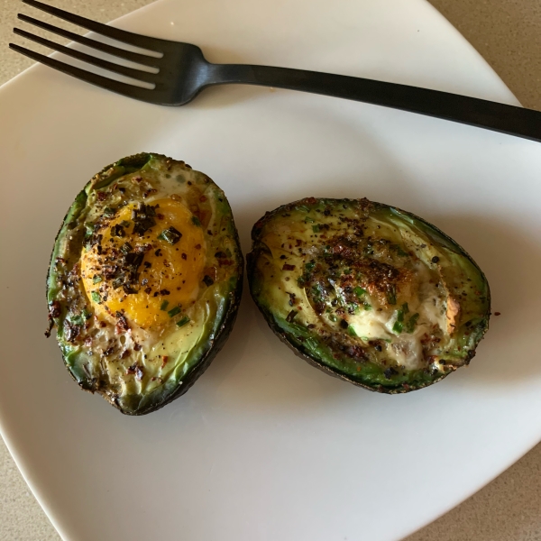 Paleo Baked Eggs in Avocado