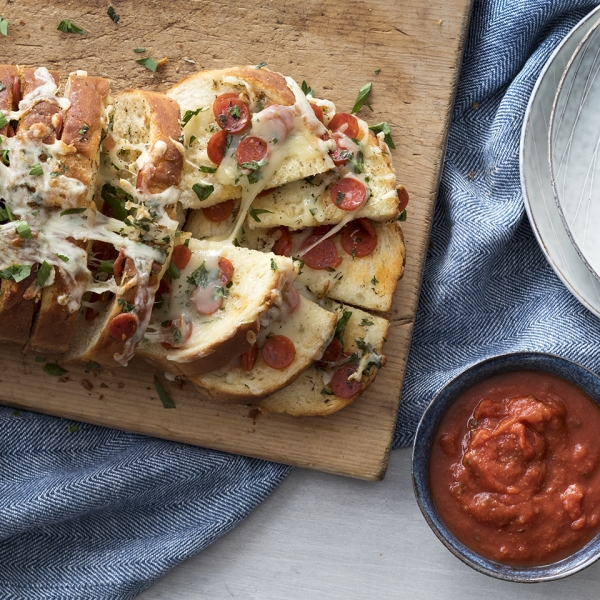 Garlic-Butter Pizza Pull-Apart Bread