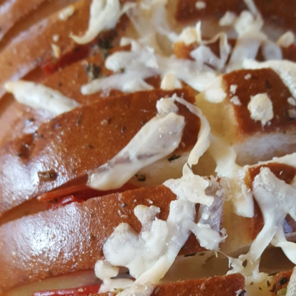 Garlic-Butter Pizza Pull-Apart Bread