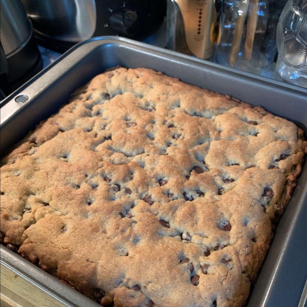 Giant Chocolate Chip Cookie Cake