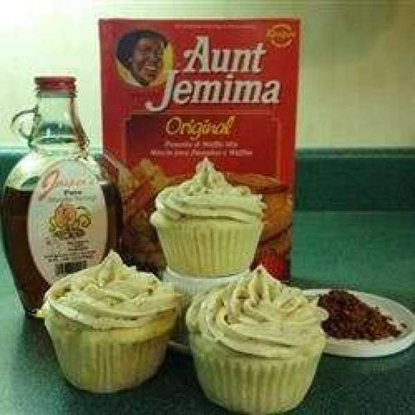 Pancake Cupcakes with Maple Bacon Buttercream Frosting