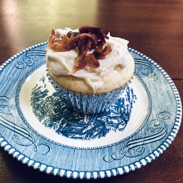 Pancake Cupcakes with Maple Bacon Buttercream Frosting