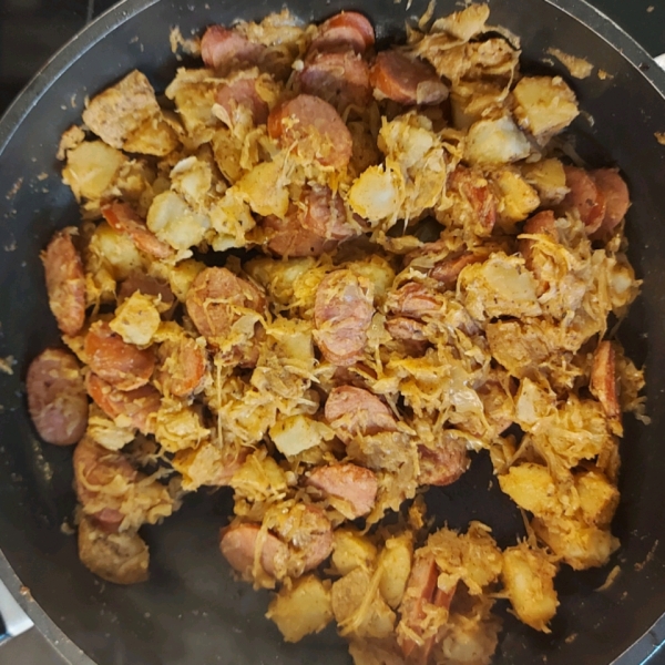 Smoked Sausage with Potatoes, Sauerkraut & Ale