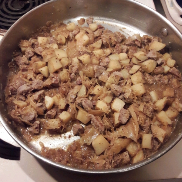 Smoked Sausage with Potatoes, Sauerkraut & Ale