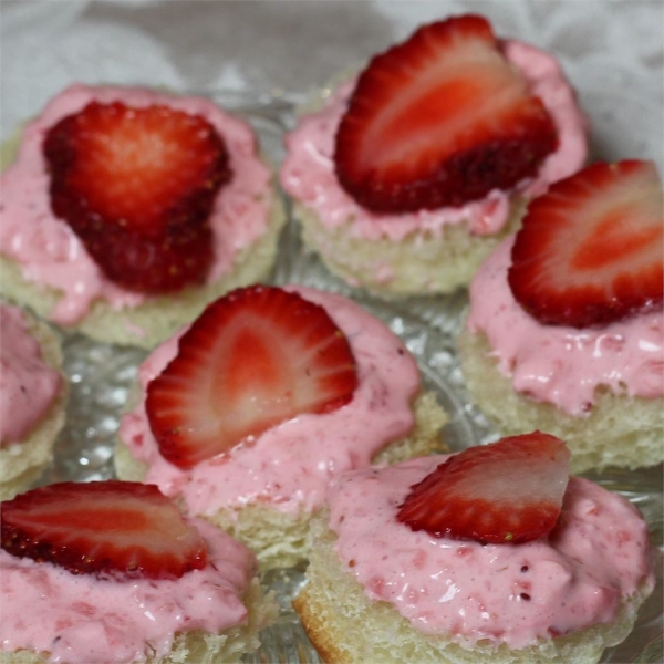 Creamy Strawberry Sandwiches